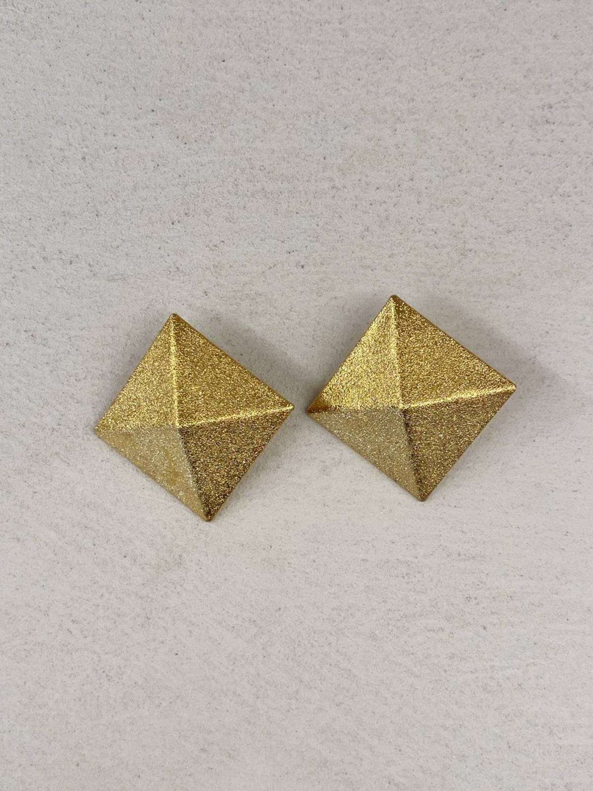 PENDIENTES APEX DORADO