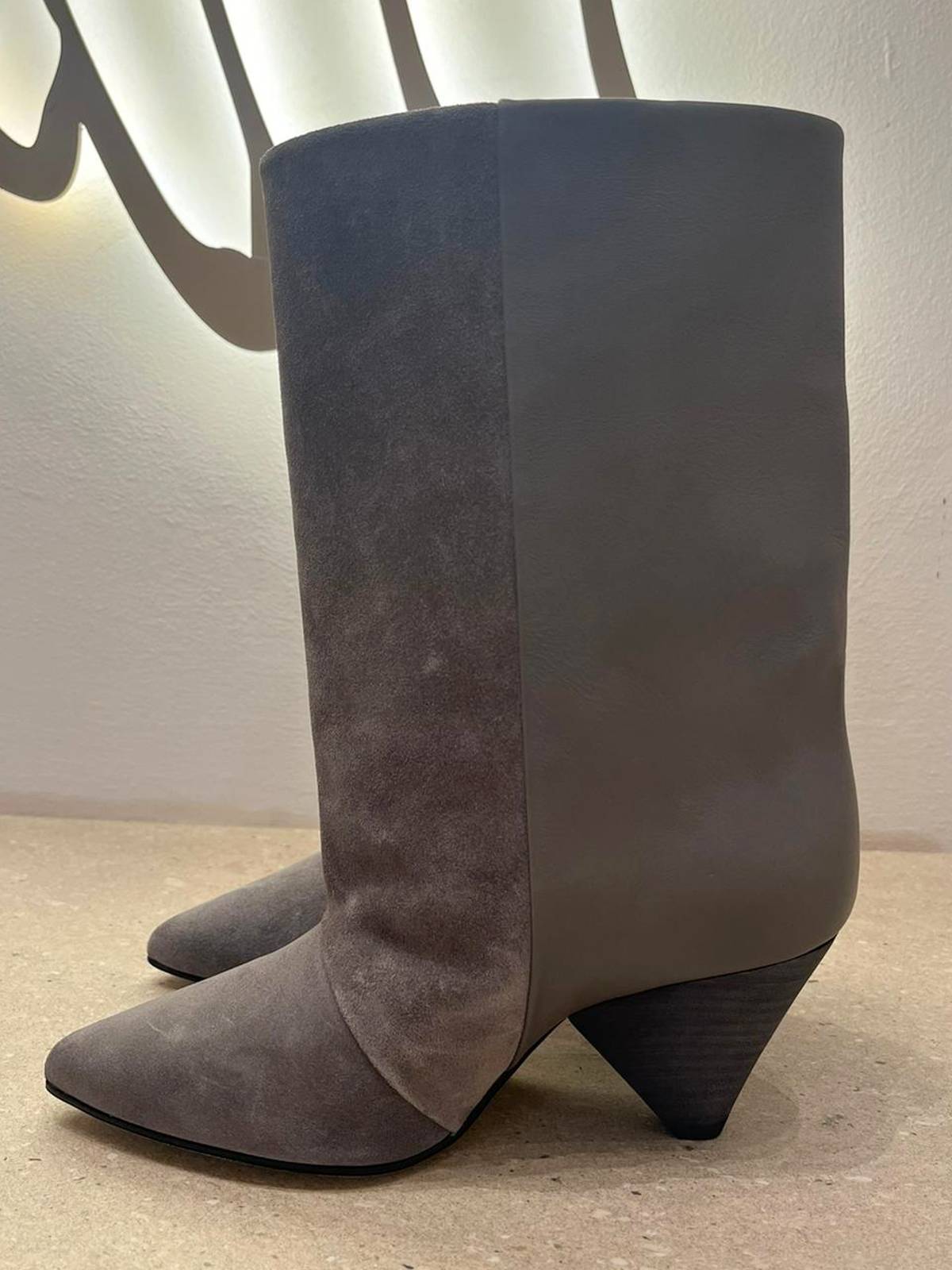 BOTA FLECOS GRIS CAMALEÓNICA