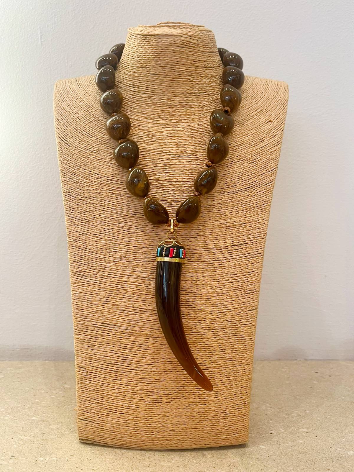 COLLAR AFRIKAN MARRON