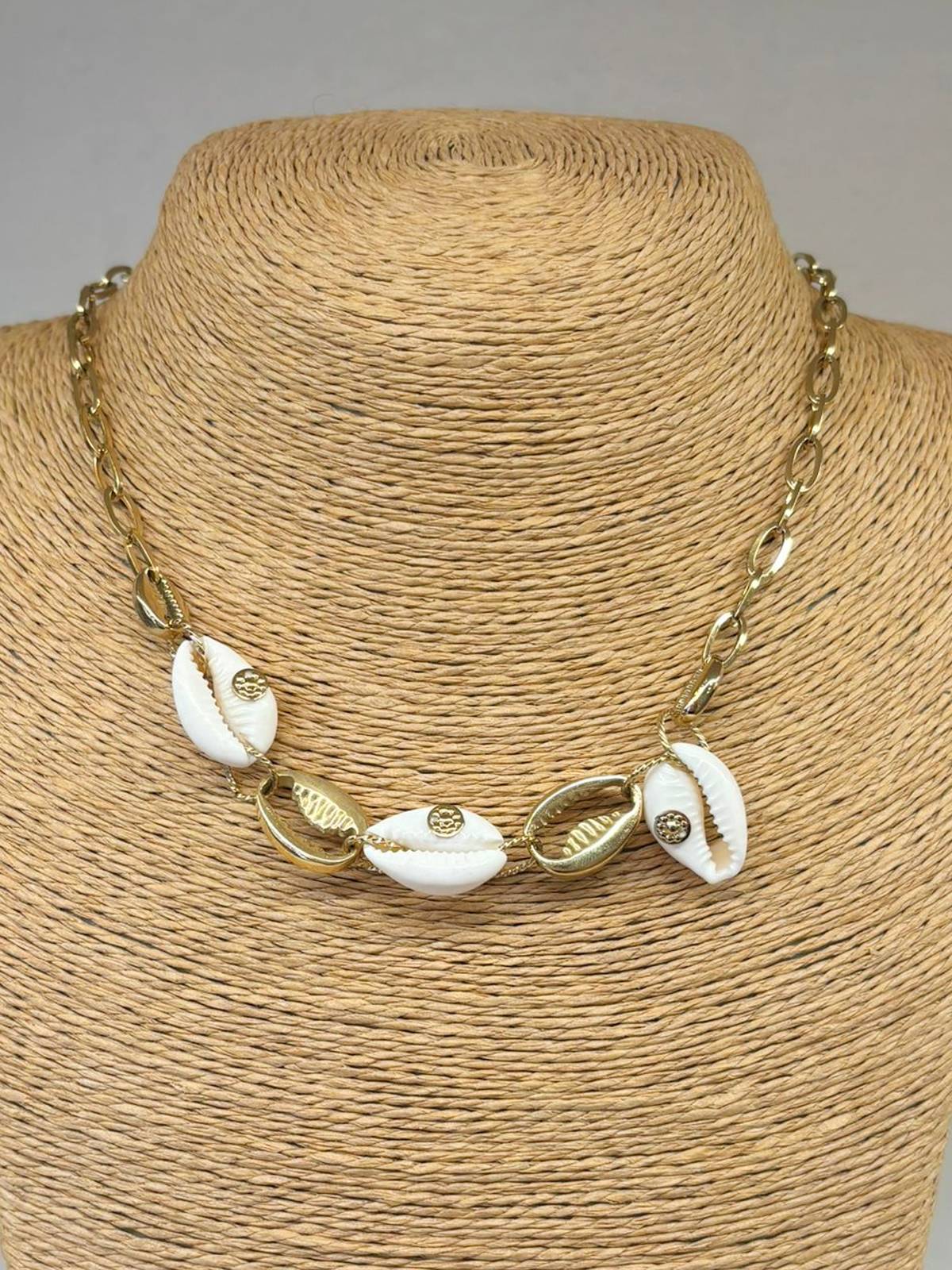 COLLAR CONCHAS DORADO