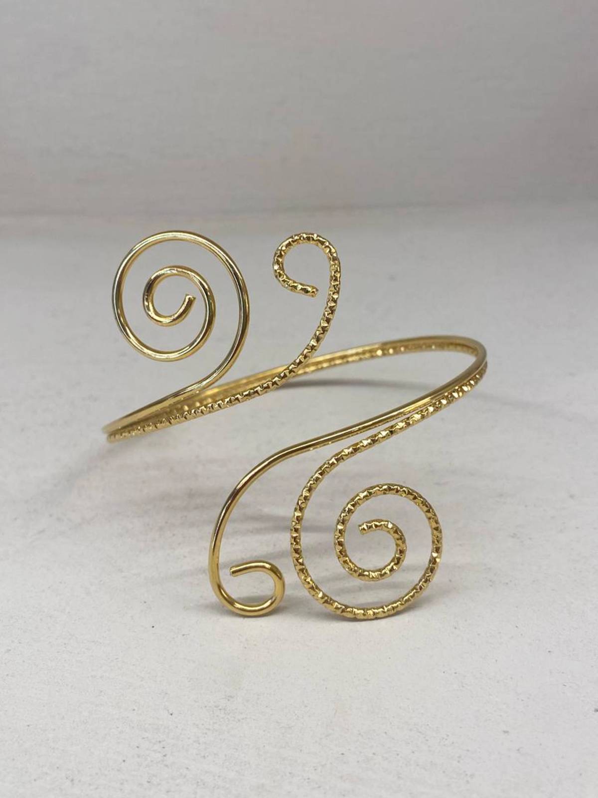 BRAZALETE DECA DORADO