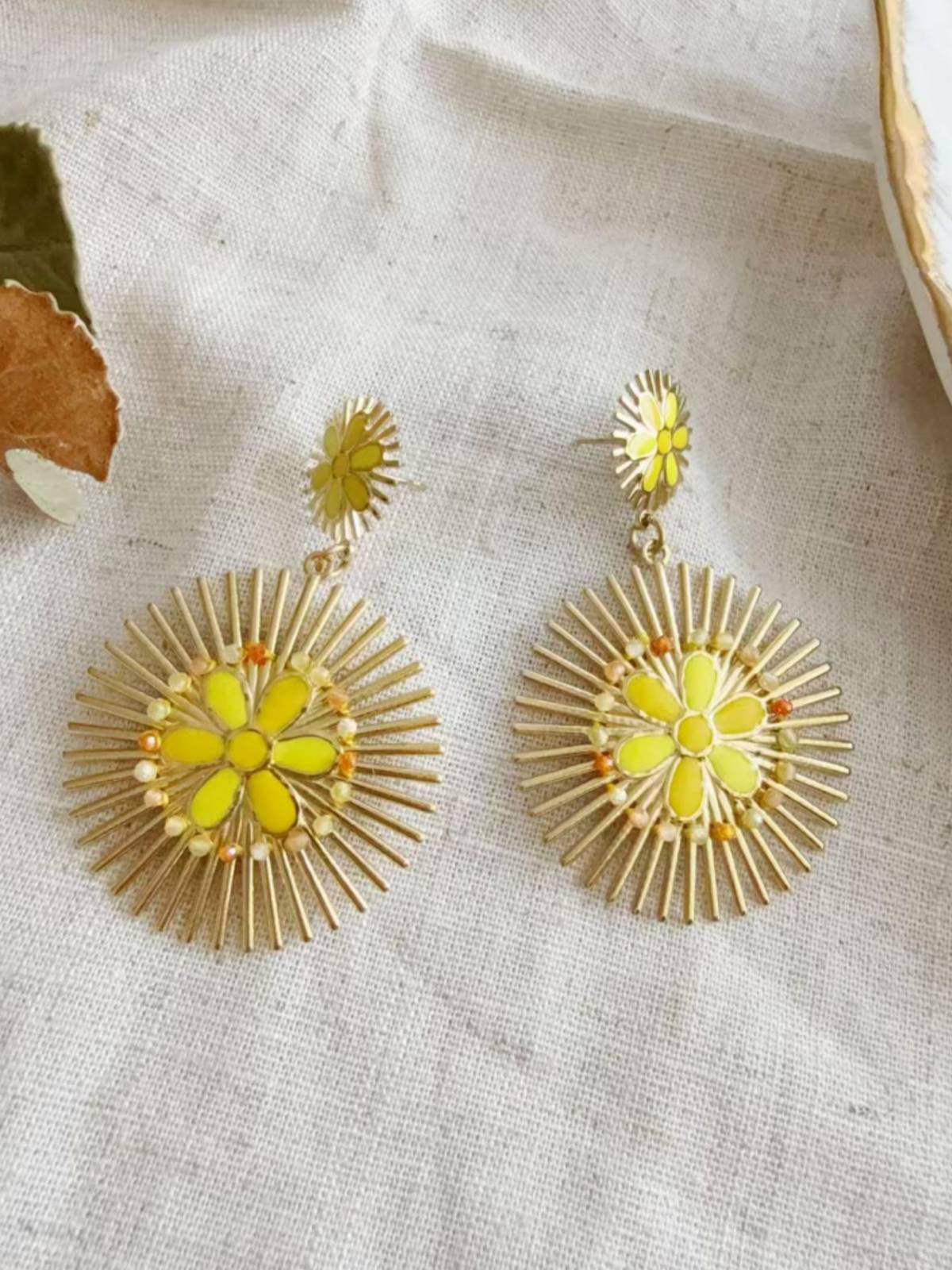PENDIENTES FLORAL AMARILL