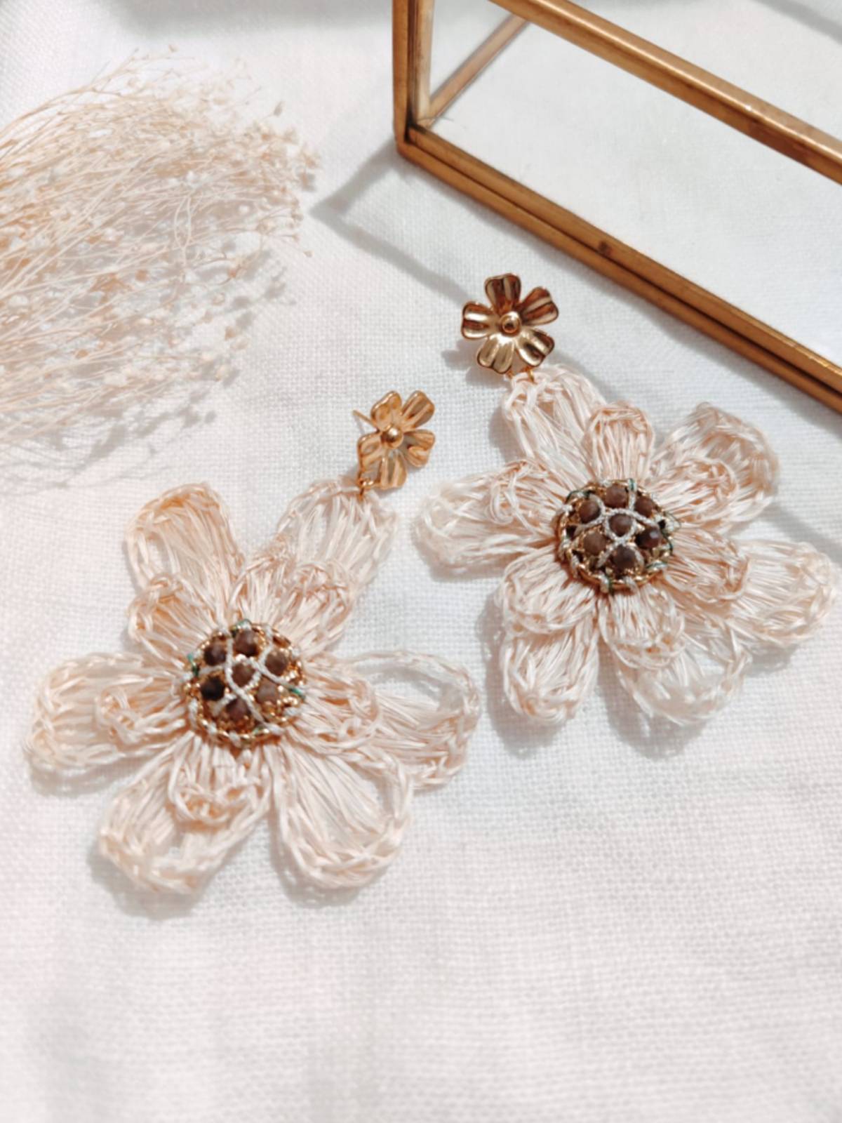 PENDIENTES FLOR RAFIA