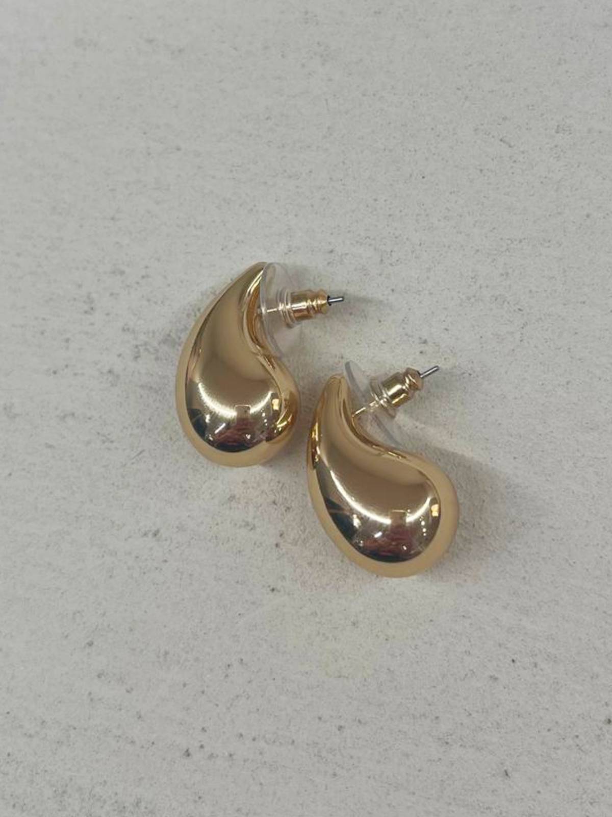 PENDIENTE GOTA DORADO DOR