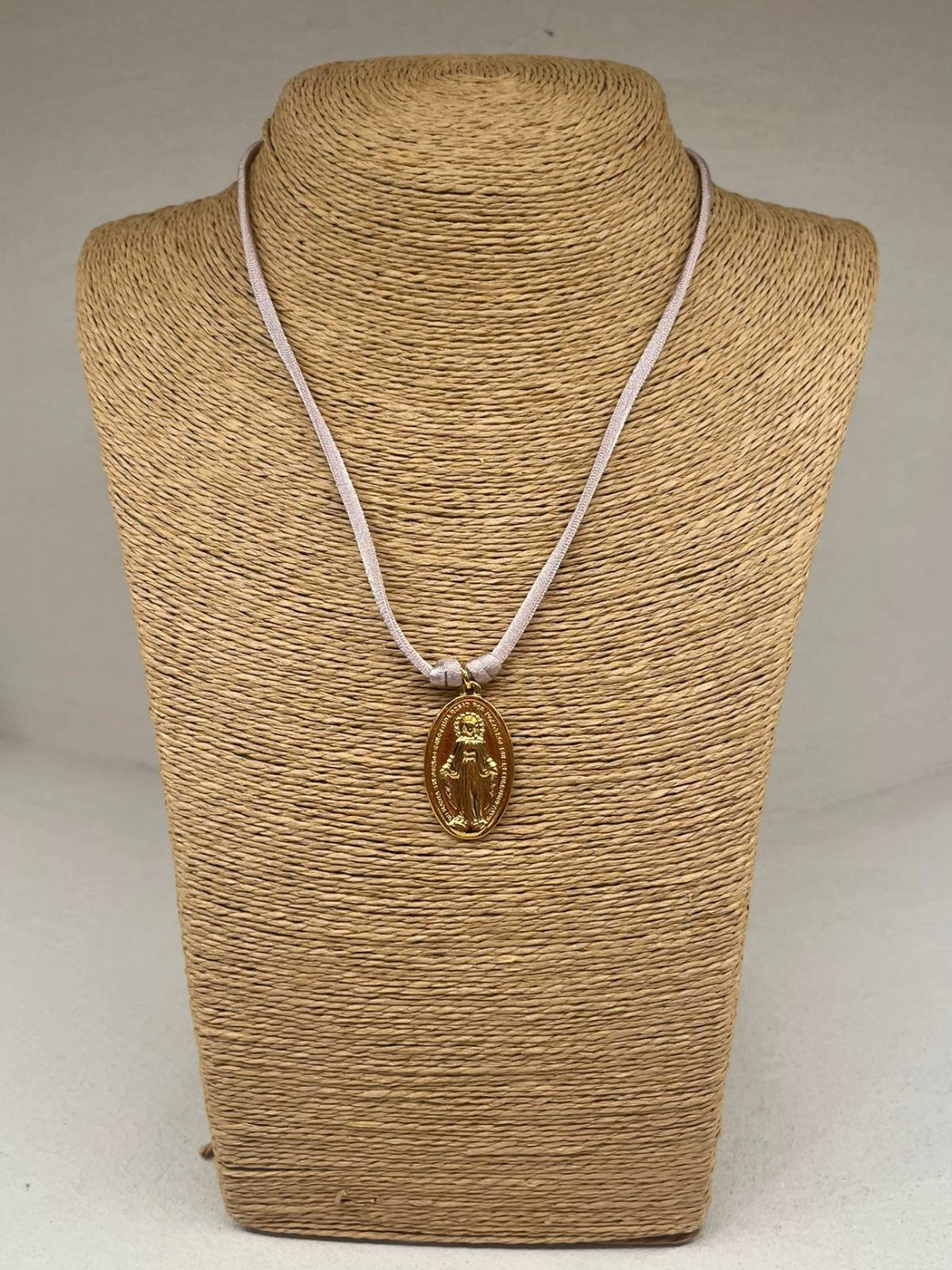 COLLAR VIRGEN LILA