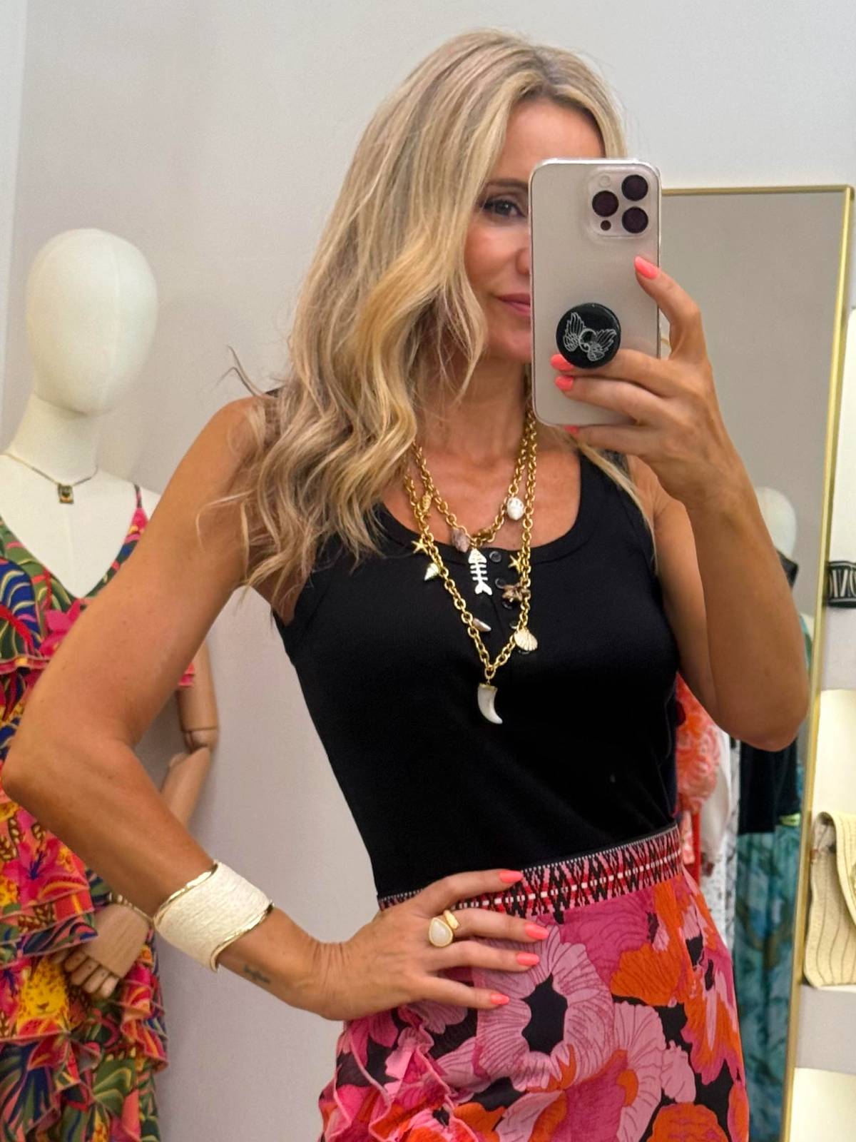 LEONIE BLACK TOP