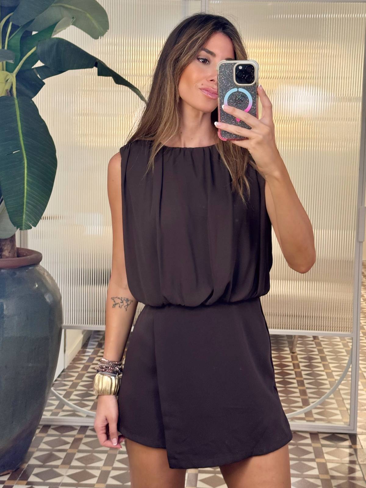 MONO CUELLE MARRON