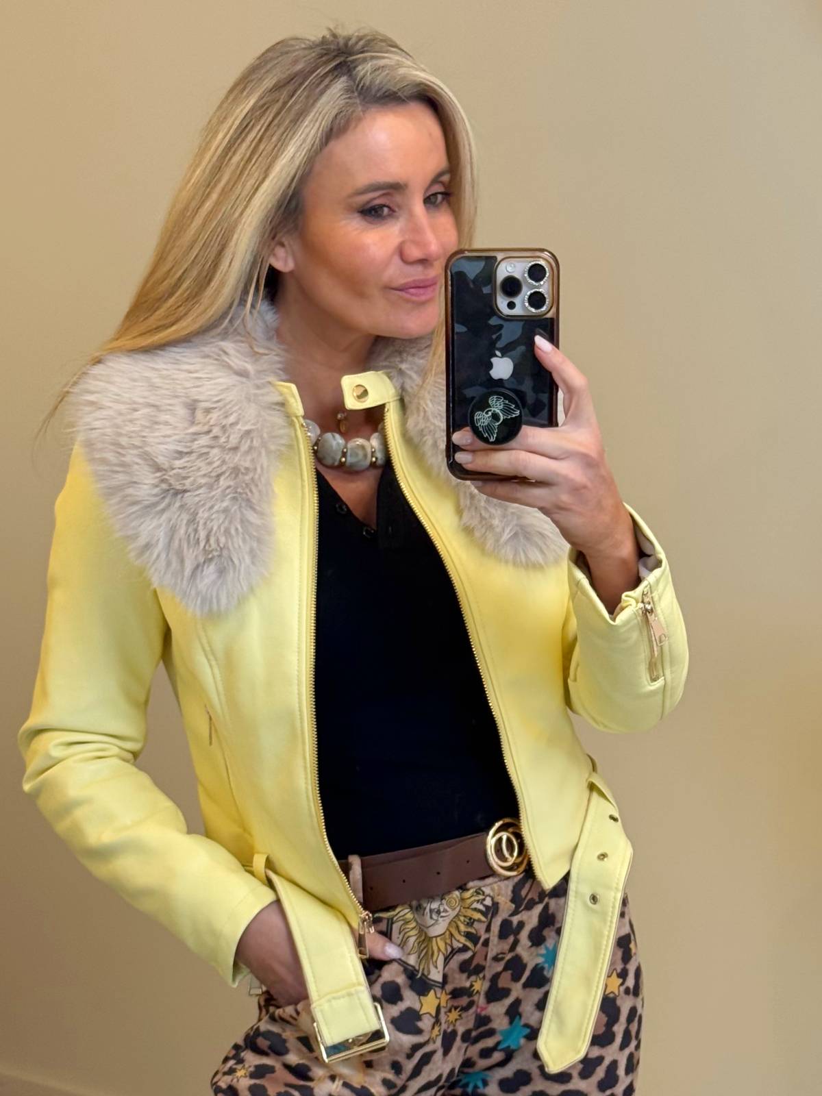 JAQUETA AMARELA DE NAPALU