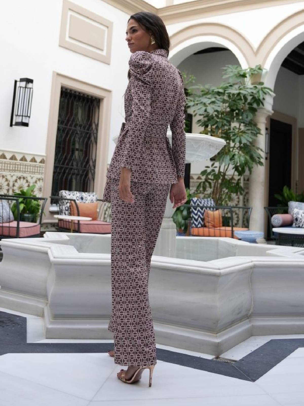 TRAJE NOVAS MARRON