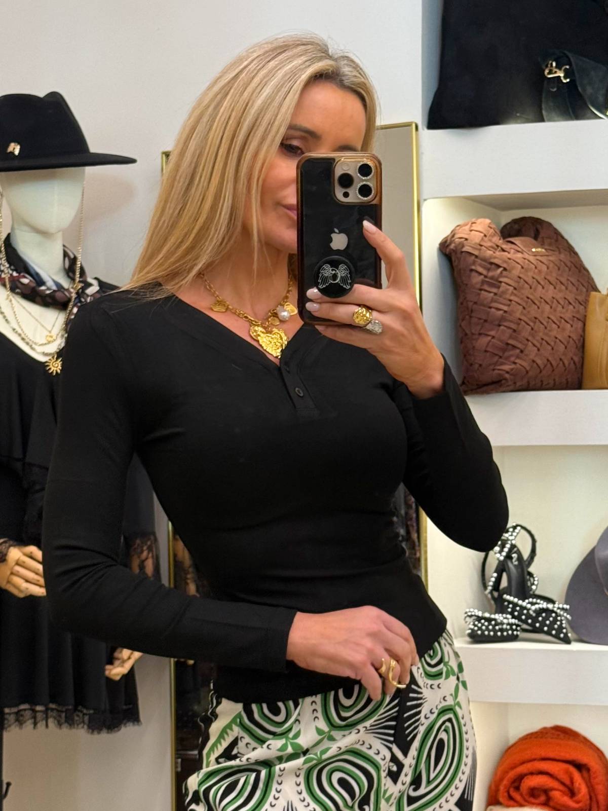 CAMISETA PRETA NUVOLA