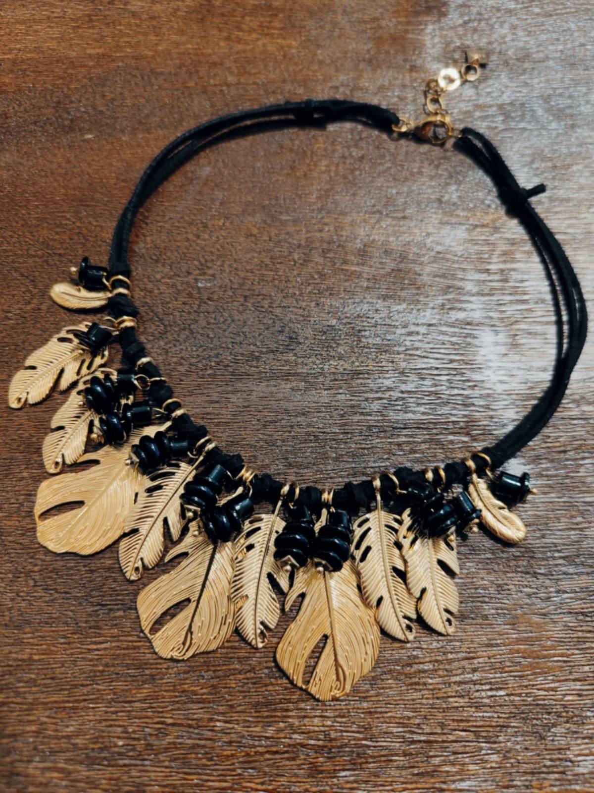 COLLAR PLUME NEGRO