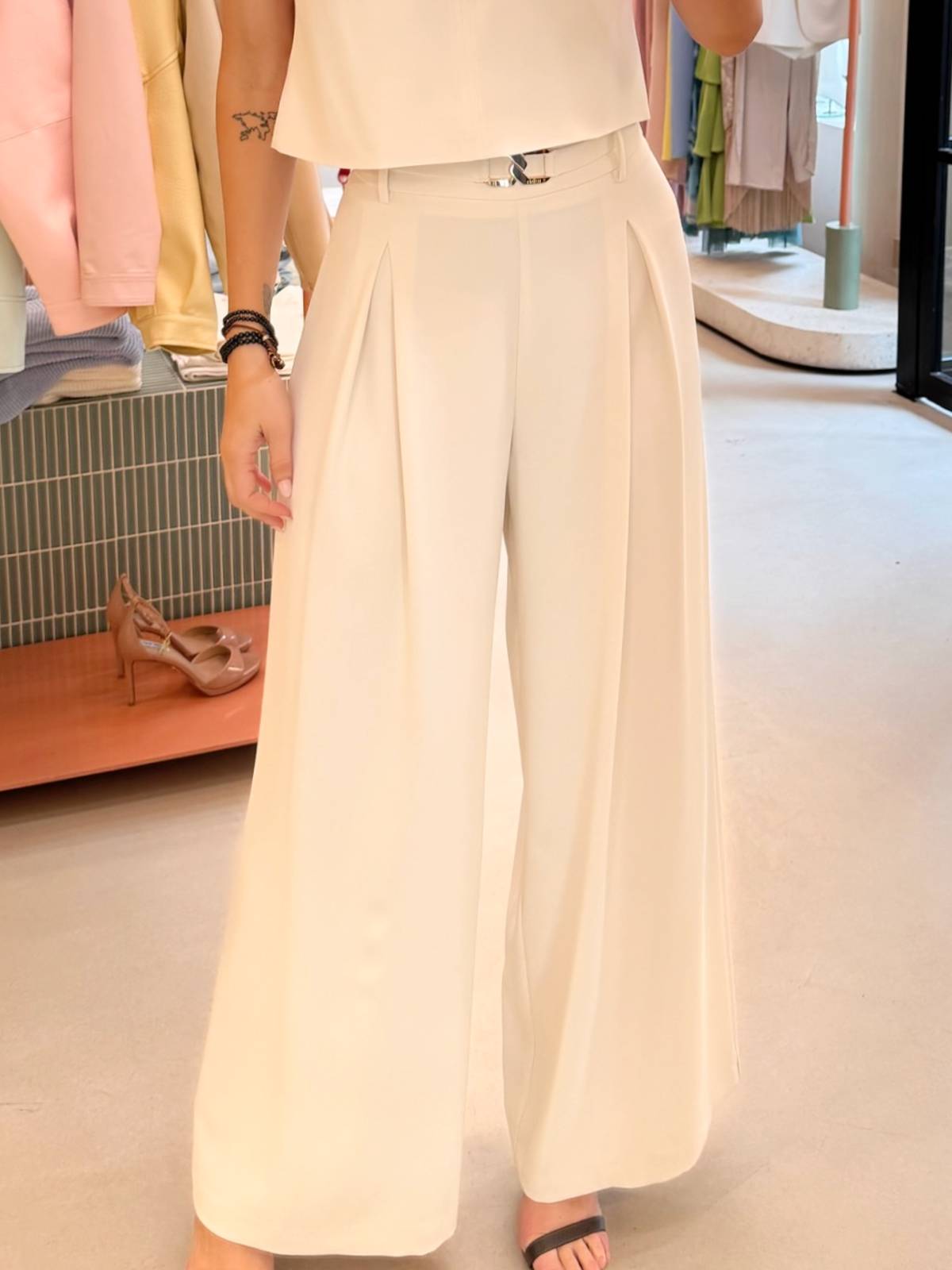 CALÇA VERMELHA E BRANCA