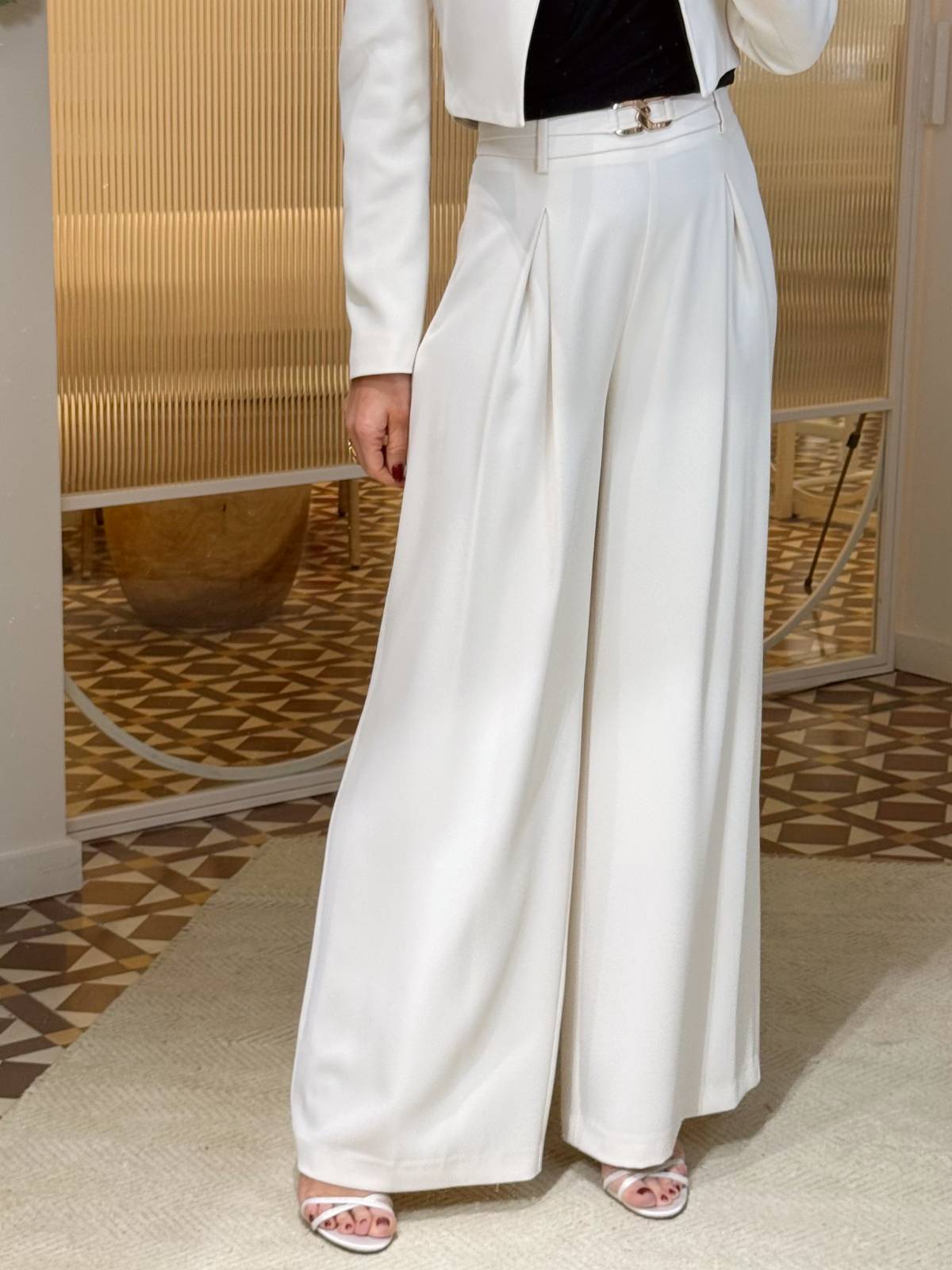 CALÇA VERMELHA E BRANCA