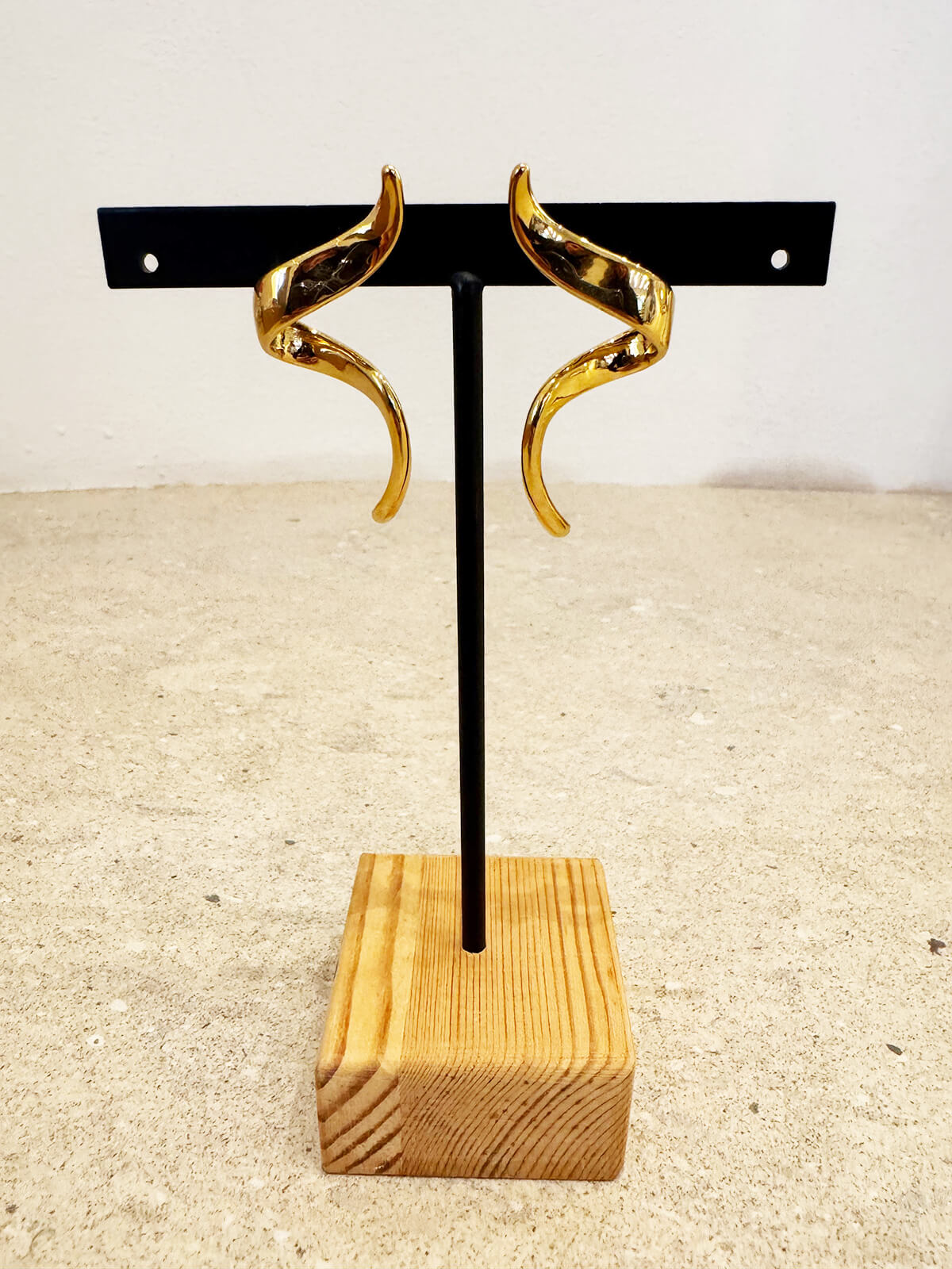 PENDIENTES NUVIA DORADO