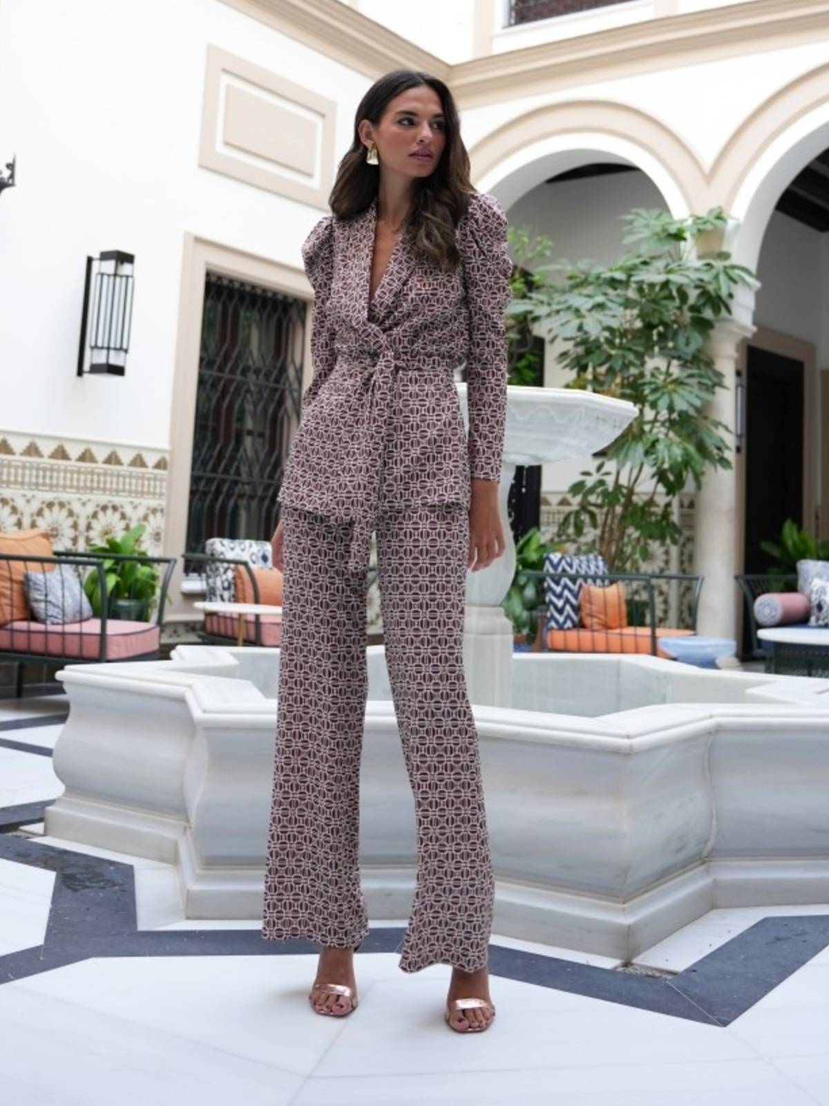 TRAJE NOVAS MARRON