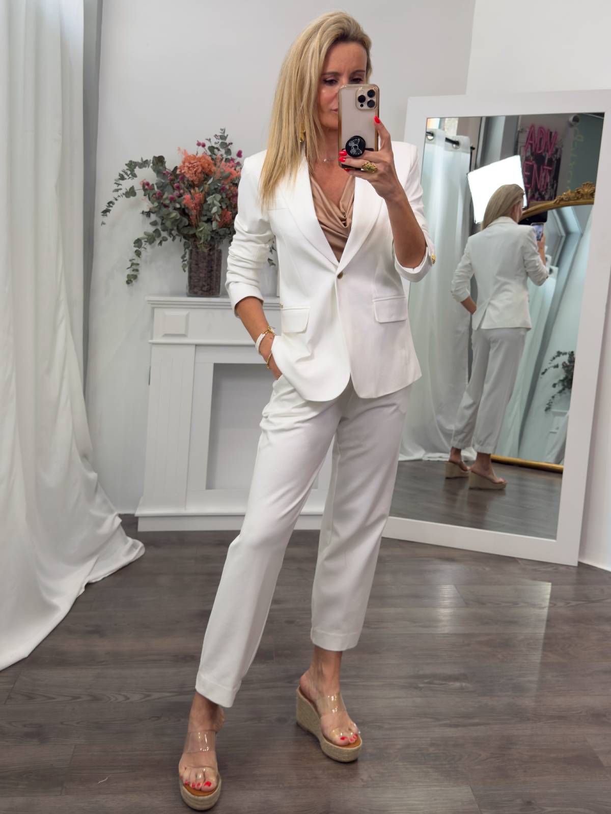TRAJE ABI