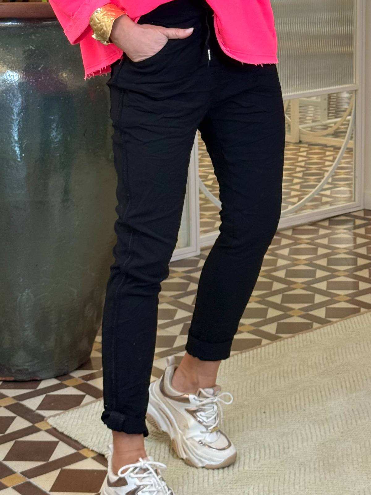 CALÇAS PRETAS DE UGANDA