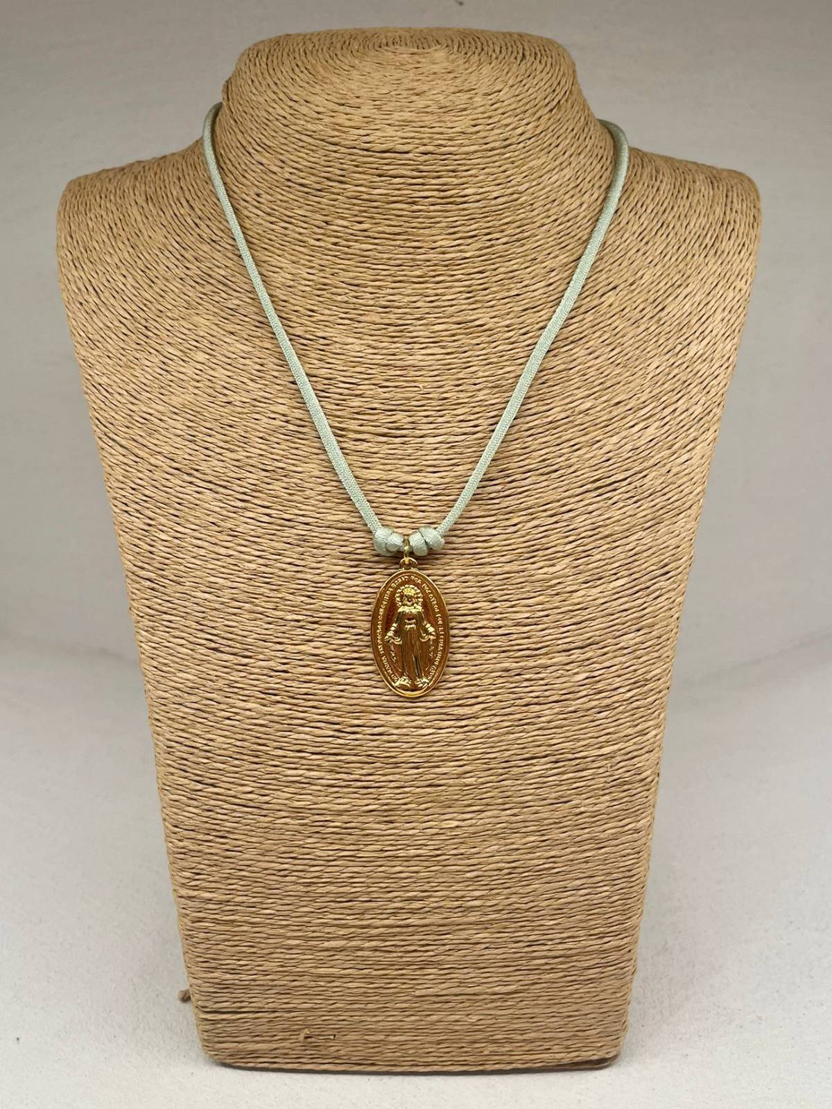 COLLAR VIRGEN VERDE