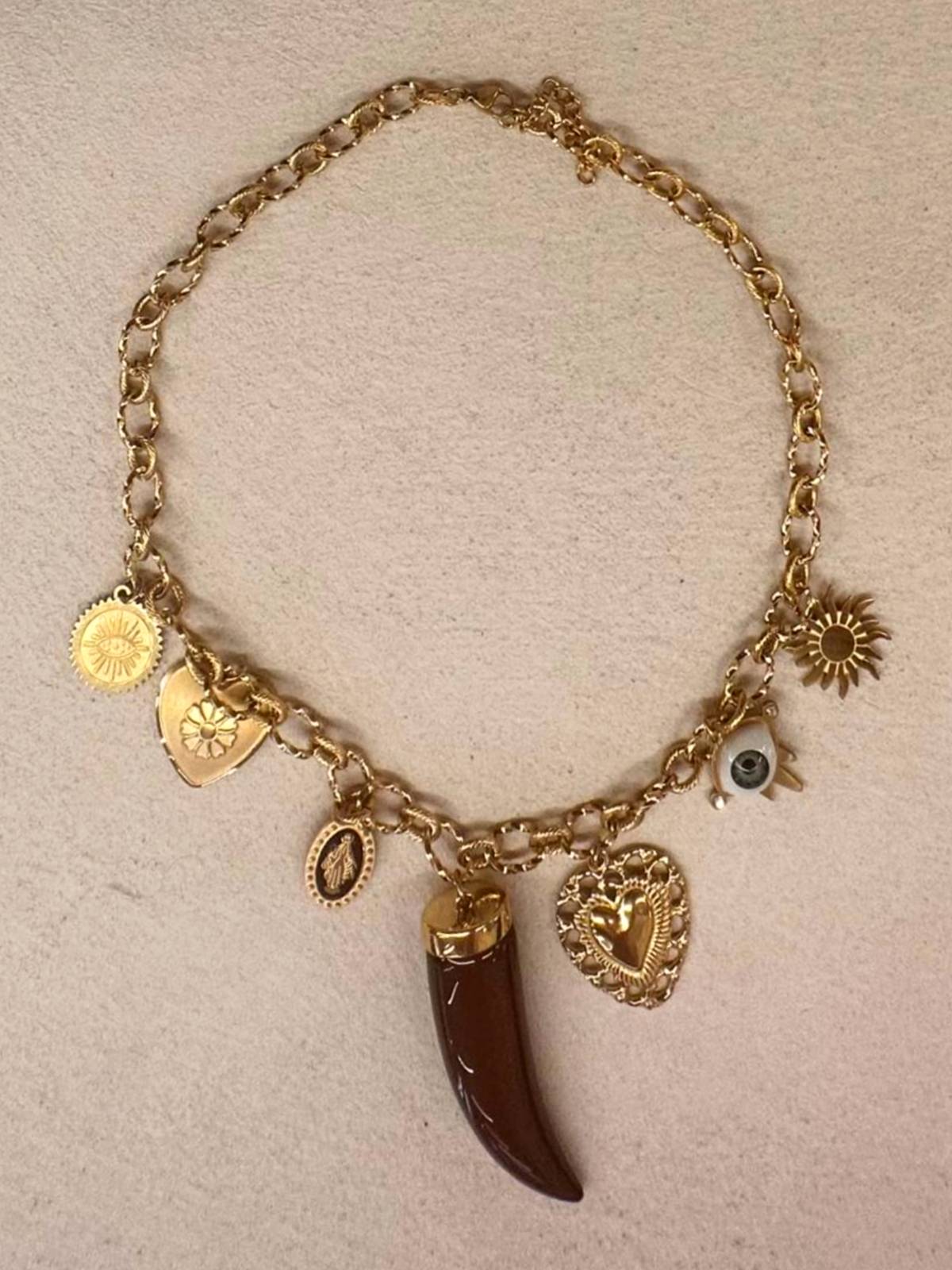 COLLAR HORN