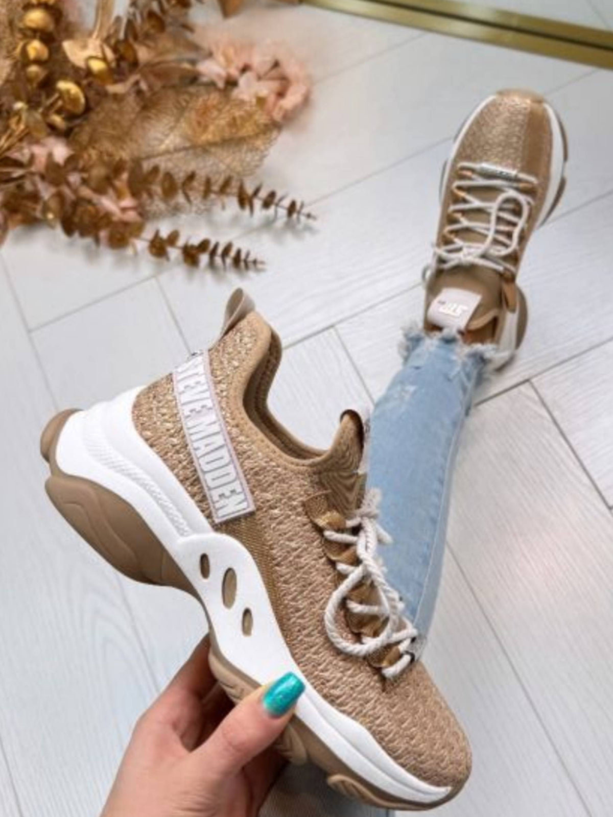 SNEAKERS MILEAGE