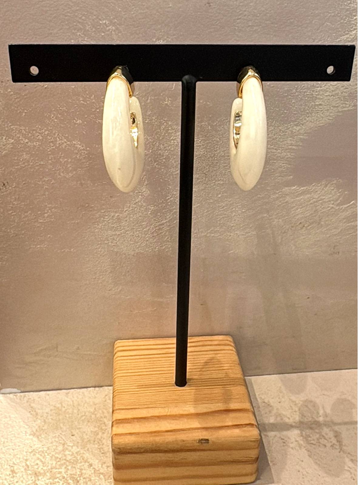 SELENA BEIGE EARRINGS